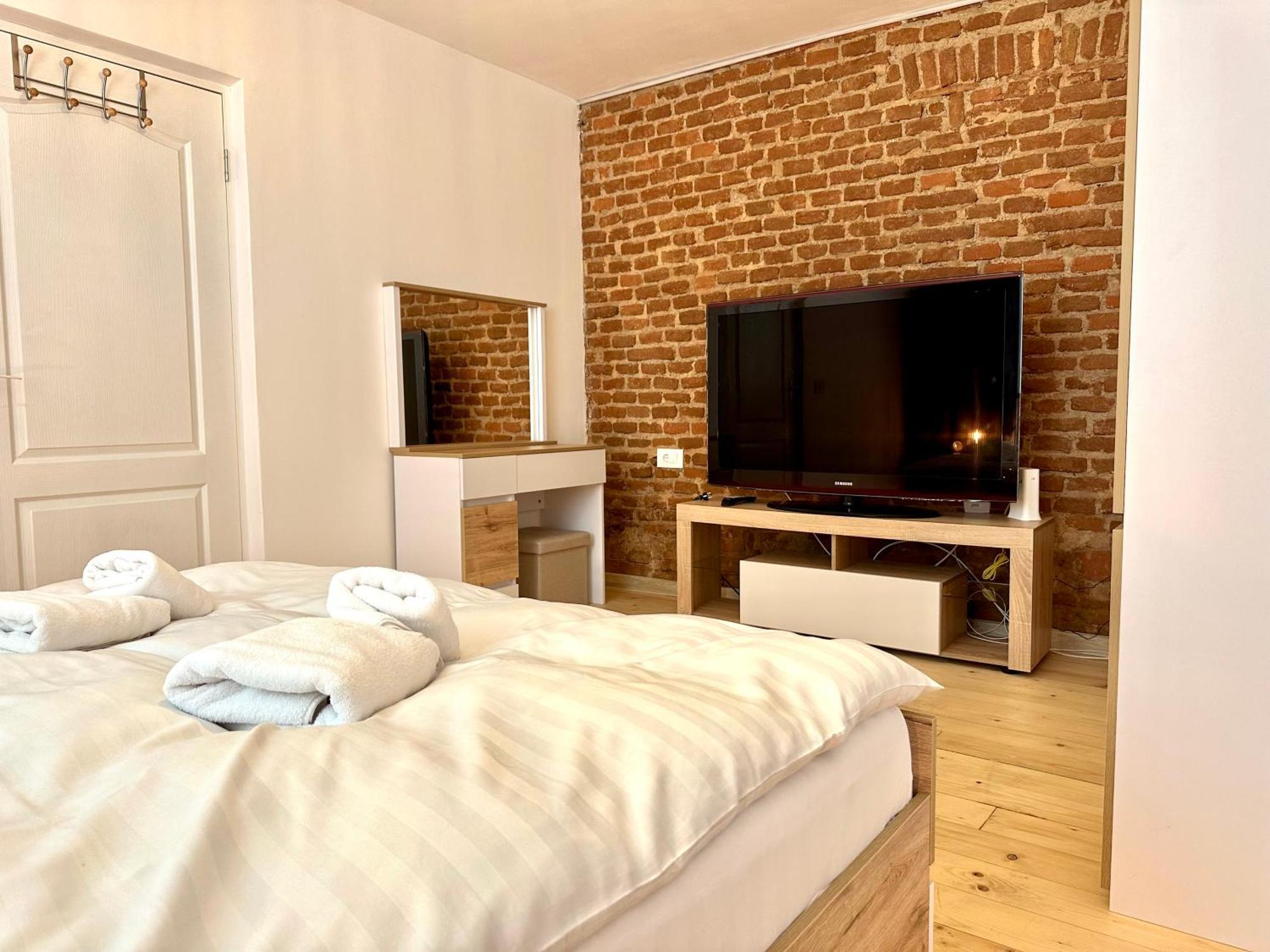 4Friendscentrubrasov Lägenhet Exteriör bild