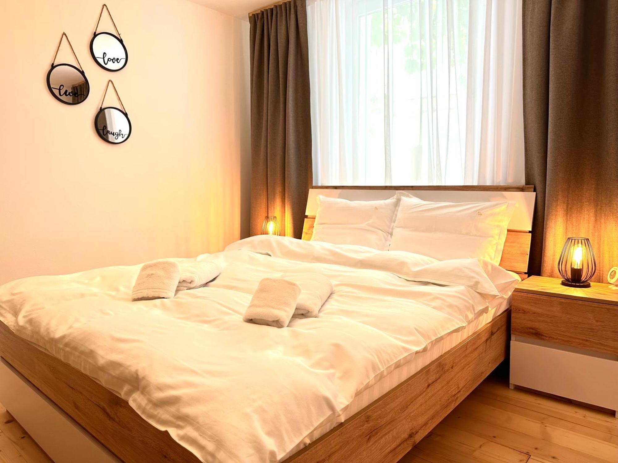 4Friendscentrubrasov Lägenhet Exteriör bild